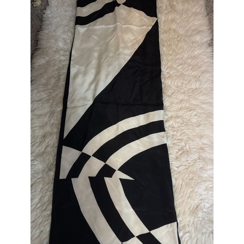 The Metropolitan Museum of Art Black and White Geometric Print Silk Scarf
